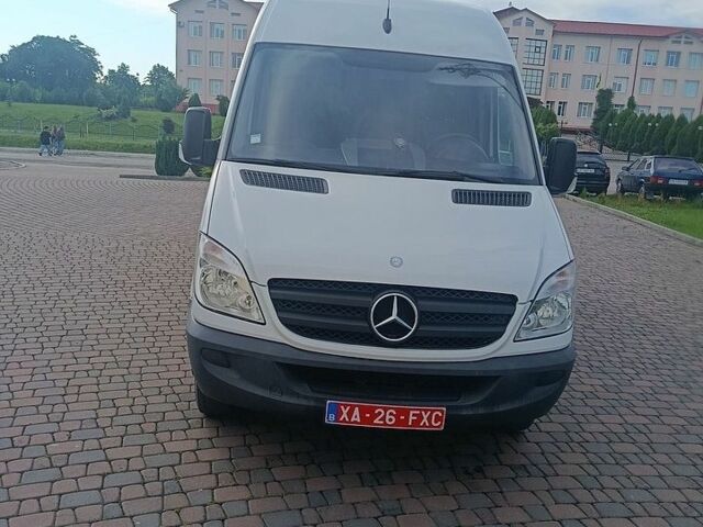Белый Мерседес Sprinter, объемом двигателя 2.2 л и пробегом 327 тыс. км за 31500 $, фото 1 на Automoto.ua