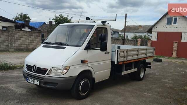 Белый Мерседес Sprinter, объемом двигателя 2.7 л и пробегом 289 тыс. км за 29200 $, фото 1 на Automoto.ua