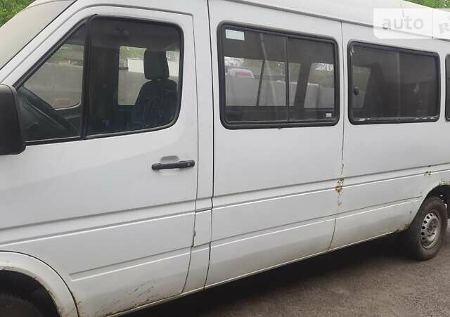 Білий Мерседес Sprinter, об'ємом двигуна 2.3 л та пробігом 299 тис. км за 2800 $, фото 1 на Automoto.ua