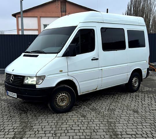 Белый Мерседес Sprinter, объемом двигателя 3 л и пробегом 300 тыс. км за 5999 $, фото 1 на Automoto.ua