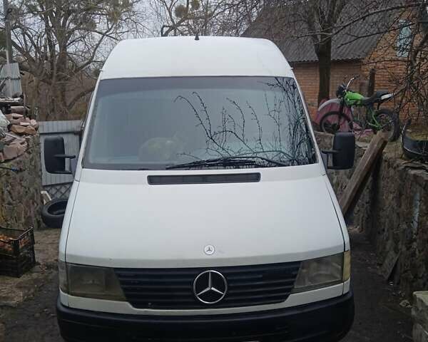 Белый Мерседес Sprinter, объемом двигателя 2.3 л и пробегом 550 тыс. км за 5800 $, фото 1 на Automoto.ua