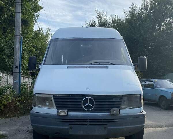 Белый Мерседес Sprinter, объемом двигателя 2.9 л и пробегом 475 тыс. км за 4300 $, фото 1 на Automoto.ua