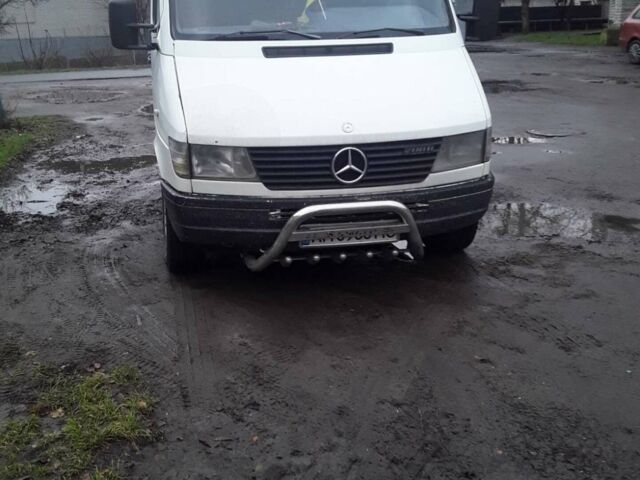 Белый Мерседес Sprinter, объемом двигателя 2.3 л и пробегом 190 тыс. км за 4200 $, фото 1 на Automoto.ua