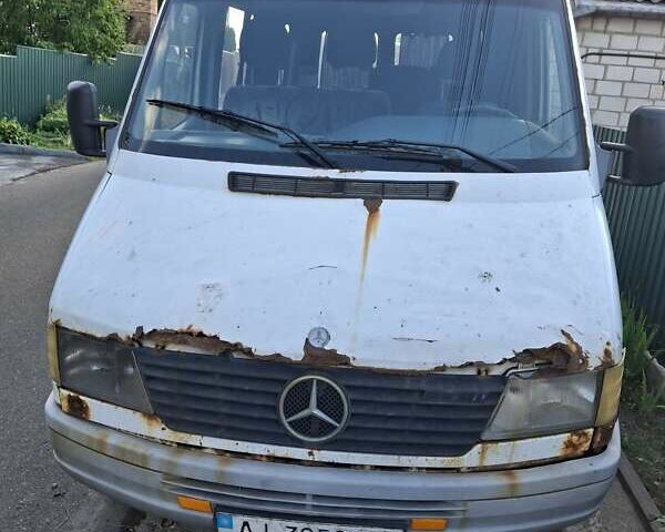 Белый Мерседес Sprinter, объемом двигателя 2.3 л и пробегом 182 тыс. км за 1500 $, фото 1 на Automoto.ua