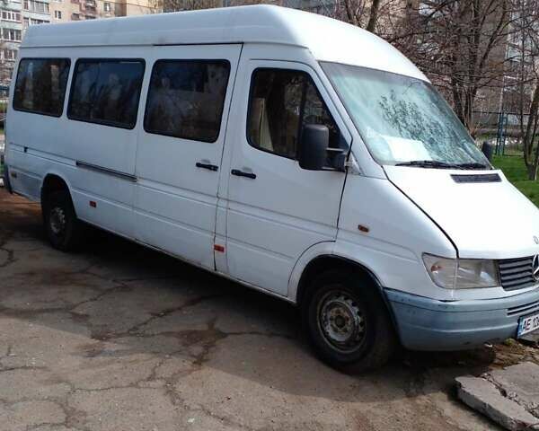 Білий Мерседес Sprinter, об'ємом двигуна 2.3 л та пробігом 450 тис. км за 4800 $, фото 1 на Automoto.ua