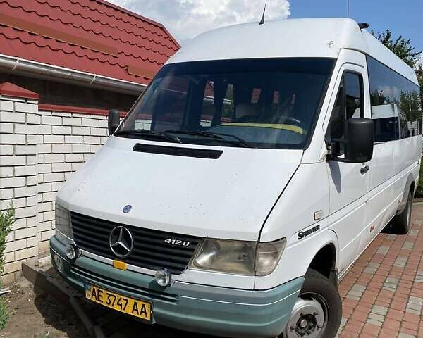 Белый Мерседес Sprinter, объемом двигателя 2.9 л и пробегом 300 тыс. км за 9500 $, фото 1 на Automoto.ua