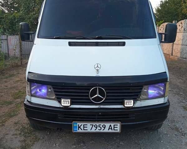 Белый Мерседес Sprinter, объемом двигателя 2.87 л и пробегом 380 тыс. км за 6800 $, фото 1 на Automoto.ua
