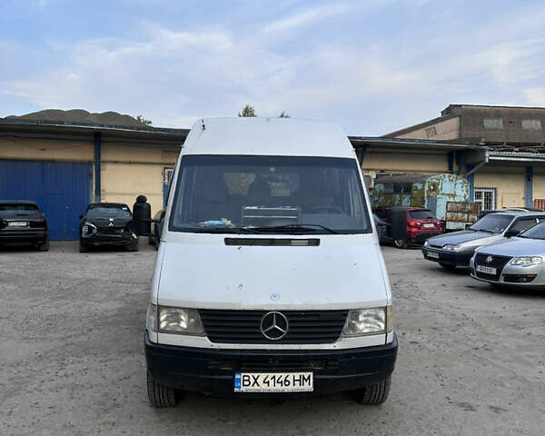 Белый Мерседес Sprinter, объемом двигателя 2.9 л и пробегом 200 тыс. км за 5000 $, фото 1 на Automoto.ua