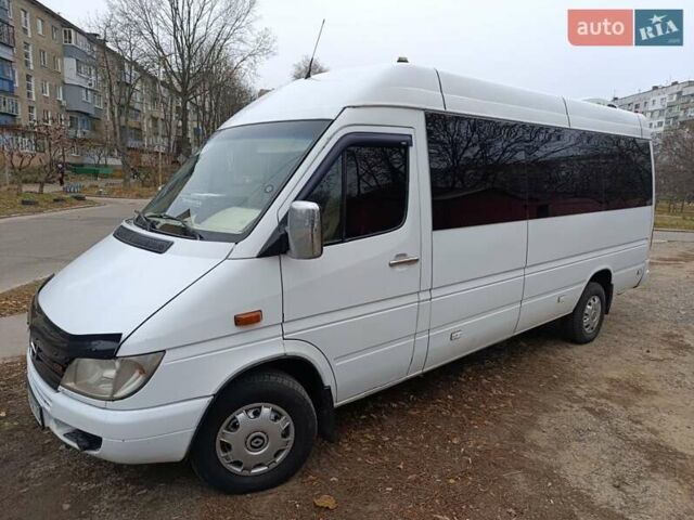 Белый Мерседес Sprinter, объемом двигателя 0 л и пробегом 680 тыс. км за 9200 $, фото 1 на Automoto.ua