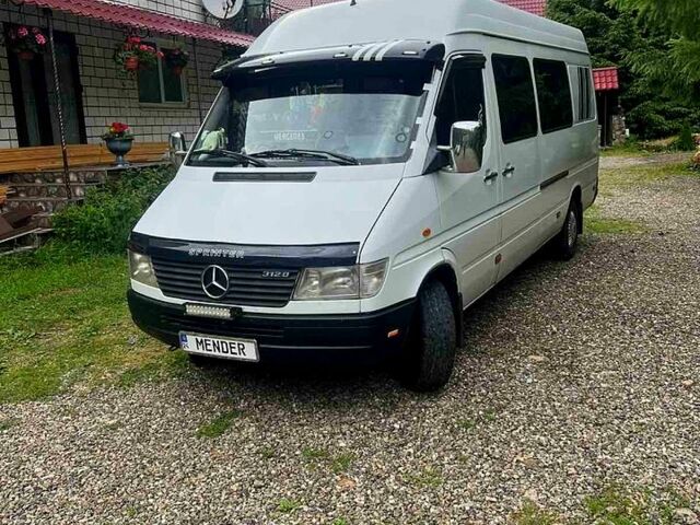 Білий Мерседес Sprinter, об'ємом двигуна 2.9 л та пробігом 300 тис. км за 10200 $, фото 1 на Automoto.ua