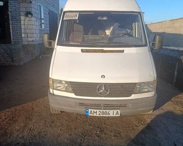 Белый Мерседес Sprinter, объемом двигателя 2.9 л и пробегом 350 тыс. км за 6200 $, фото 1 на Automoto.ua