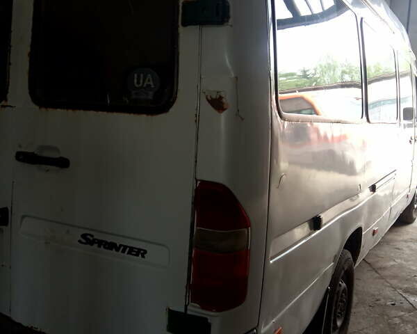 Белый Мерседес Sprinter, объемом двигателя 2.9 л и пробегом 350 тыс. км за 6000 $, фото 1 на Automoto.ua