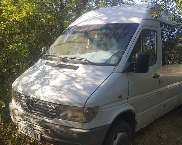Белый Мерседес Sprinter, объемом двигателя 0 л и пробегом 450 тыс. км за 3500 $, фото 1 на Automoto.ua