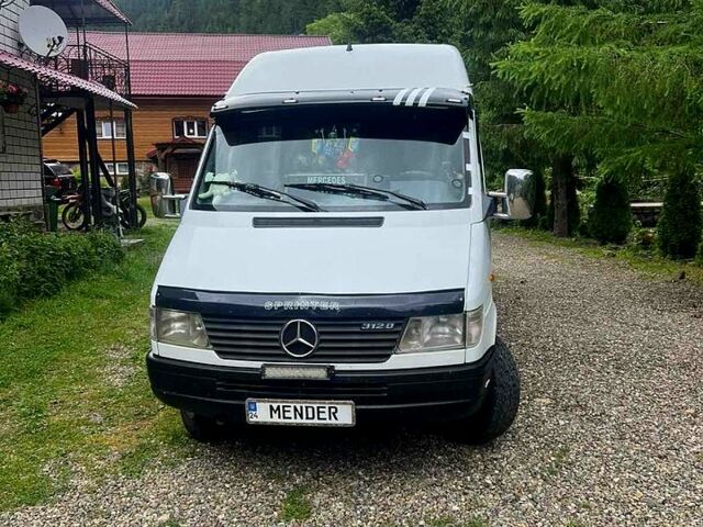 Белый Мерседес Sprinter, объемом двигателя 3 л и пробегом 400 тыс. км за 8999 $, фото 1 на Automoto.ua