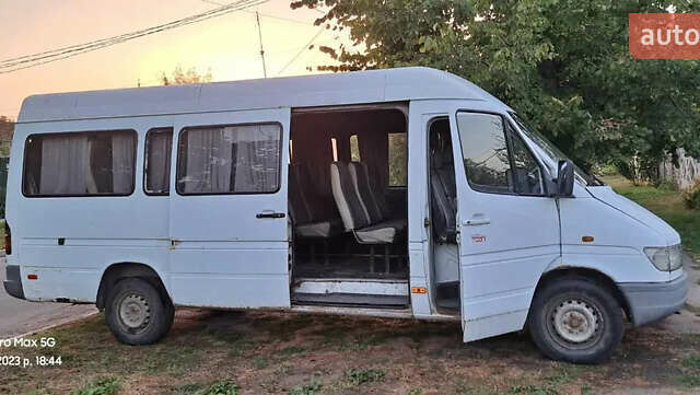 Белый Мерседес Sprinter, объемом двигателя 2.9 л и пробегом 570 тыс. км за 5300 $, фото 1 на Automoto.ua