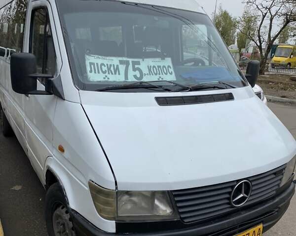 Белый Мерседес Sprinter, объемом двигателя 2.87 л и пробегом 300 тыс. км за 4500 $, фото 1 на Automoto.ua