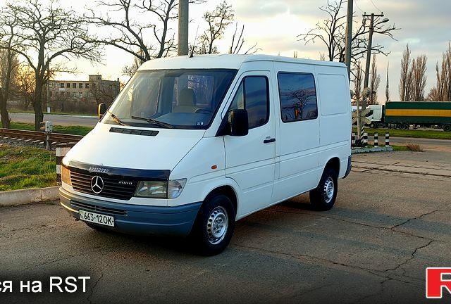 Белый Мерседес Sprinter, объемом двигателя 2.3 л и пробегом 250 тыс. км за 6999 $, фото 1 на Automoto.ua