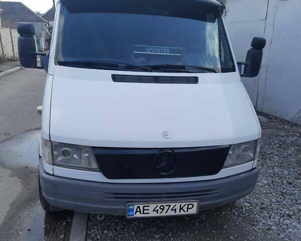 Белый Мерседес Sprinter, объемом двигателя 2.87 л и пробегом 500 тыс. км за 6600 $, фото 1 на Automoto.ua
