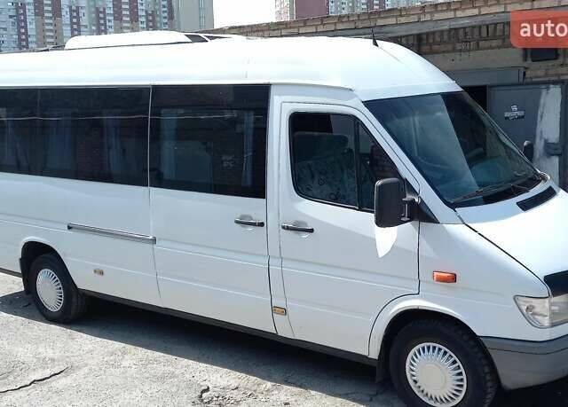Белый Мерседес Sprinter, объемом двигателя 2.9 л и пробегом 845 тыс. км за 8900 $, фото 1 на Automoto.ua