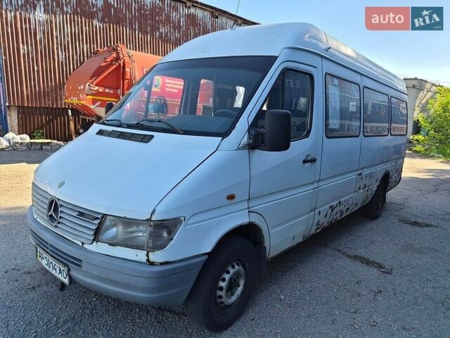 Белый Мерседес Sprinter, объемом двигателя 2.9 л и пробегом 300 тыс. км за 3200 $, фото 1 на Automoto.ua