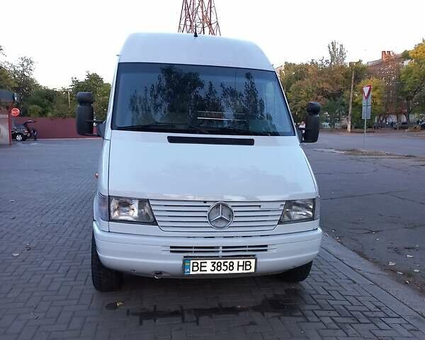 Белый Мерседес Sprinter, объемом двигателя 2.9 л и пробегом 930 тыс. км за 12999 $, фото 1 на Automoto.ua