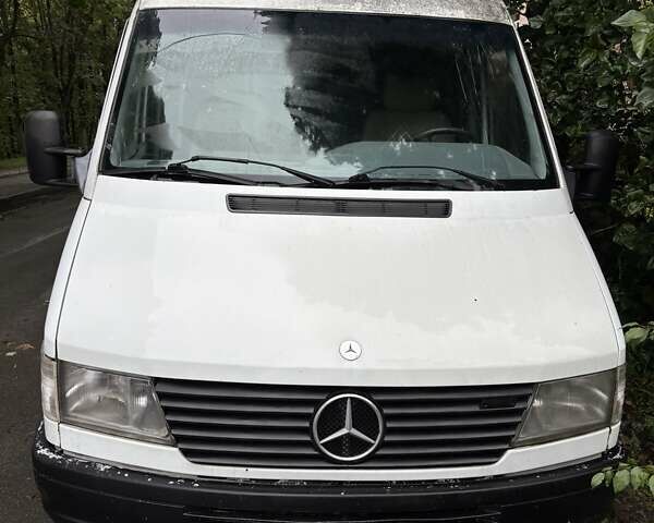 Белый Мерседес Sprinter, объемом двигателя 2.3 л и пробегом 900 тыс. км за 5500 $, фото 1 на Automoto.ua