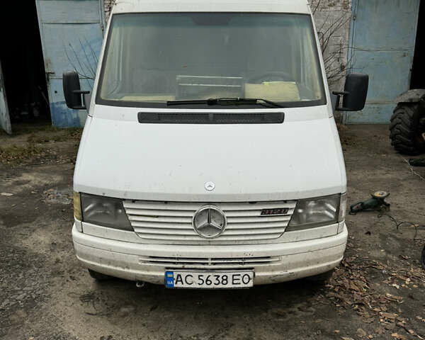 Белый Мерседес Sprinter, объемом двигателя 2.9 л и пробегом 500 тыс. км за 3900 $, фото 1 на Automoto.ua