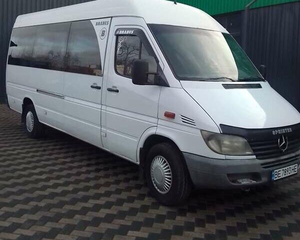 Белый Мерседес Sprinter, объемом двигателя 2.15 л и пробегом 500 тыс. км за 10500 $, фото 1 на Automoto.ua