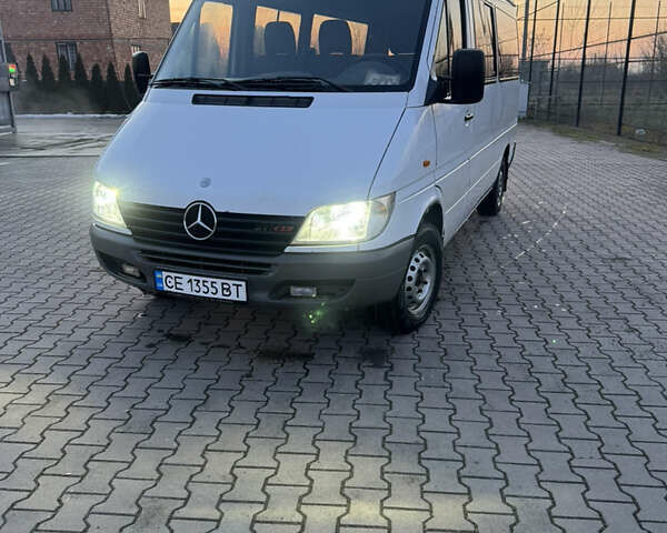 Белый Мерседес Sprinter, объемом двигателя 2.15 л и пробегом 800 тыс. км за 5000 $, фото 1 на Automoto.ua