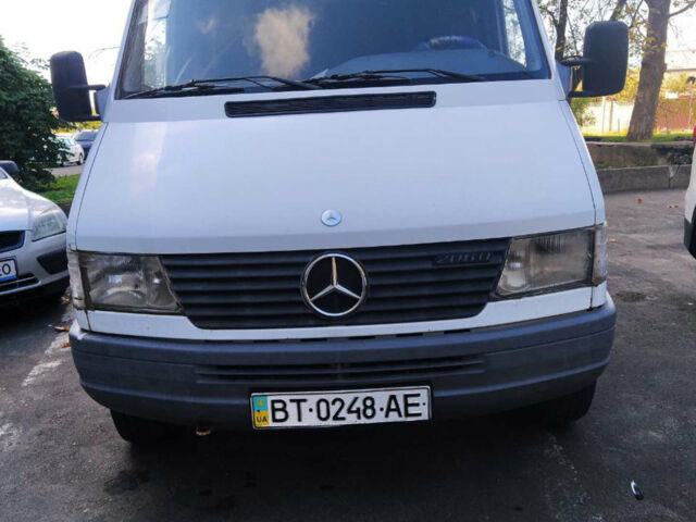 Белый Мерседес Sprinter, объемом двигателя 0 л и пробегом 400 тыс. км за 8000 $, фото 1 на Automoto.ua