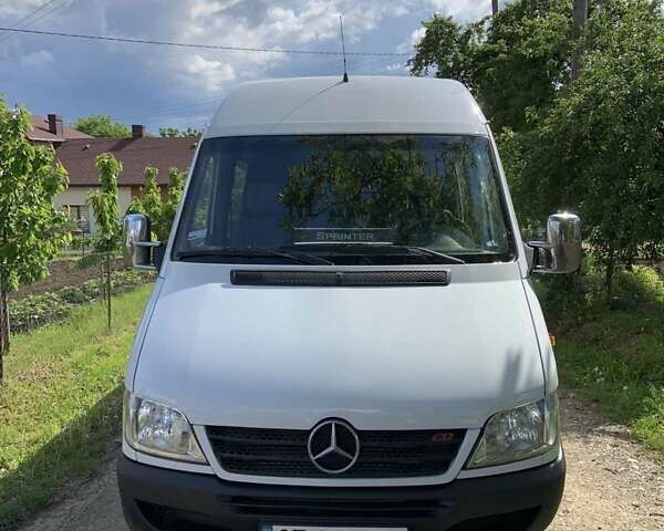 Белый Мерседес Sprinter, объемом двигателя 2.2 л и пробегом 780 тыс. км за 8300 $, фото 1 на Automoto.ua