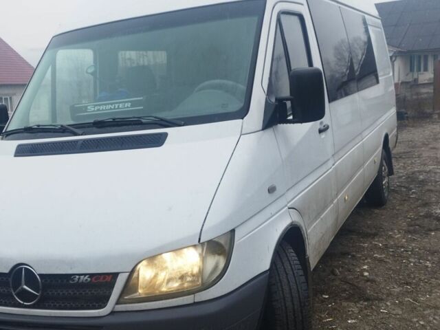 Белый Мерседес Sprinter, объемом двигателя 2.69 л и пробегом 320 тыс. км за 9200 $, фото 1 на Automoto.ua
