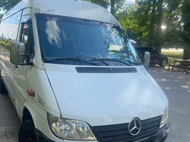 Белый Мерседес Sprinter, объемом двигателя 2.15 л и пробегом 450 тыс. км за 4700 $, фото 1 на Automoto.ua