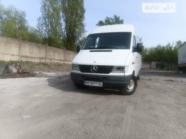 Белый Мерседес Sprinter, объемом двигателя 2.9 л и пробегом 400 тыс. км за 9500 $, фото 1 на Automoto.ua