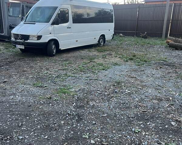 Белый Мерседес Sprinter, объемом двигателя 2.2 л и пробегом 600 тыс. км за 10300 $, фото 1 на Automoto.ua