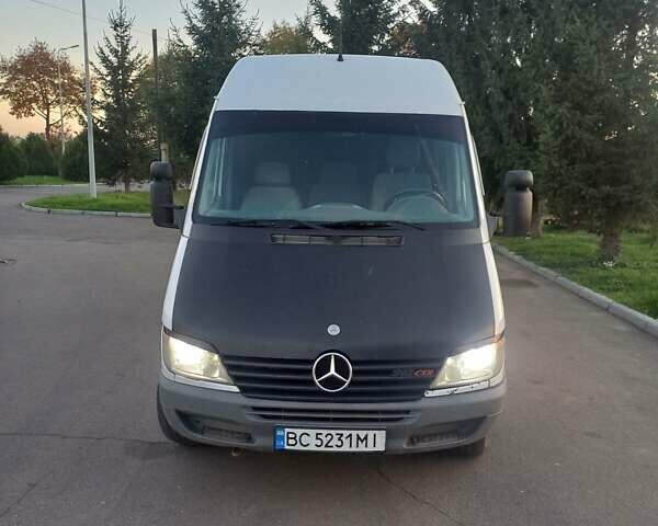 Белый Мерседес Sprinter, объемом двигателя 2.2 л и пробегом 700 тыс. км за 7200 $, фото 1 на Automoto.ua