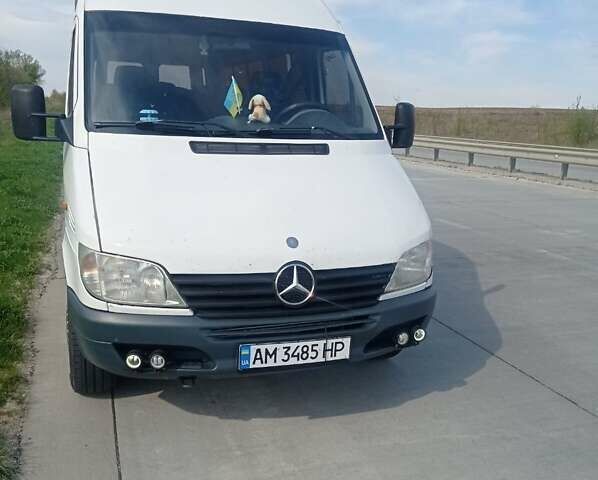 Белый Мерседес Sprinter, объемом двигателя 2.15 л и пробегом 527 тыс. км за 7200 $, фото 1 на Automoto.ua