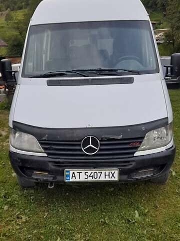 Белый Мерседес Sprinter, объемом двигателя 2.15 л и пробегом 406 тыс. км за 5800 $, фото 1 на Automoto.ua