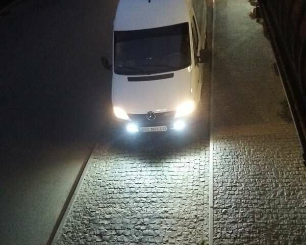 Белый Мерседес Sprinter, объемом двигателя 2.15 л и пробегом 255 тыс. км за 9200 $, фото 1 на Automoto.ua