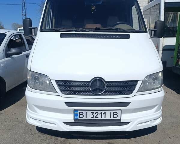 Белый Мерседес Sprinter, объемом двигателя 2.1 л и пробегом 300 тыс. км за 11200 $, фото 1 на Automoto.ua
