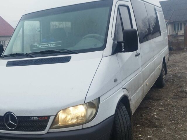 Белый Мерседес Sprinter, объемом двигателя 2.69 л и пробегом 320 тыс. км за 9200 $, фото 1 на Automoto.ua