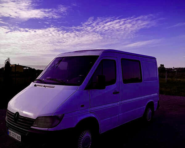 Белый Мерседес Sprinter, объемом двигателя 2.15 л и пробегом 585 тыс. км за 3900 $, фото 1 на Automoto.ua