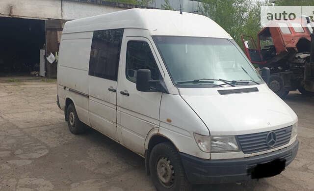 Белый Мерседес Sprinter, объемом двигателя 0 л и пробегом 700 тыс. км за 6500 $, фото 1 на Automoto.ua
