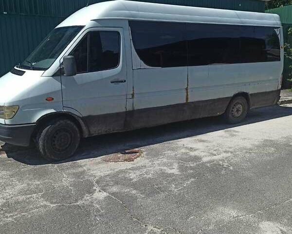 Белый Мерседес Sprinter, объемом двигателя 2.9 л и пробегом 500 тыс. км за 3500 $, фото 1 на Automoto.ua