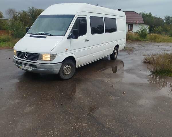 Белый Мерседес Sprinter, объемом двигателя 2.87 л и пробегом 238 тыс. км за 4200 $, фото 1 на Automoto.ua
