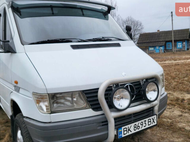 Белый Мерседес Sprinter, объемом двигателя 2.9 л и пробегом 290 тыс. км за 20500 $, фото 1 на Automoto.ua