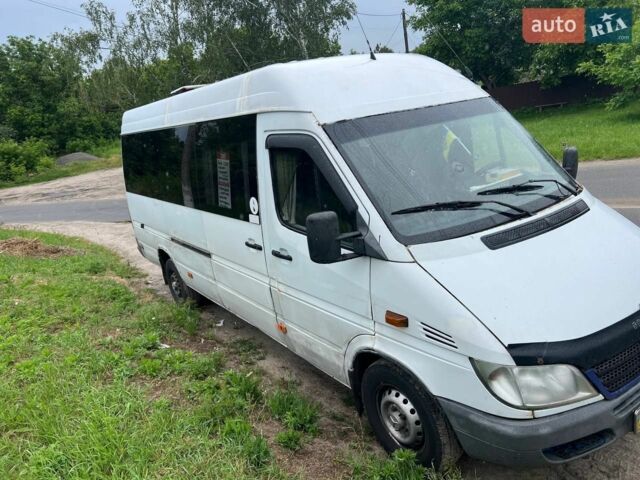 Белый Мерседес Sprinter, объемом двигателя 2.2 л и пробегом 250 тыс. км за 5800 $, фото 1 на Automoto.ua