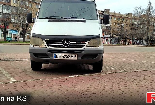 Белый Мерседес Sprinter, объемом двигателя 2.2 л и пробегом 188 тыс. км за 9000 $, фото 1 на Automoto.ua