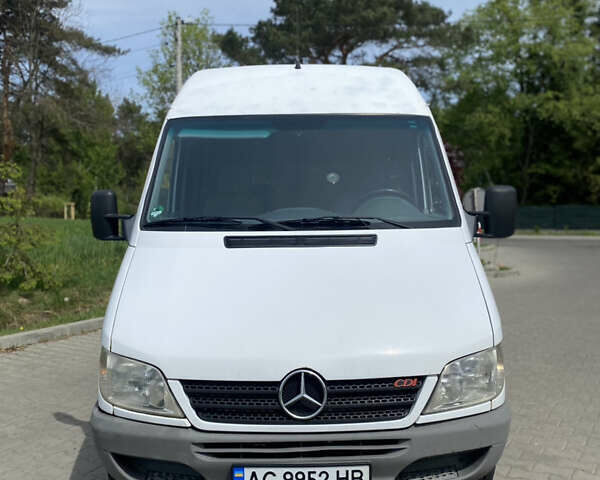 Белый Мерседес Sprinter, объемом двигателя 2.7 л и пробегом 335 тыс. км за 9500 $, фото 1 на Automoto.ua