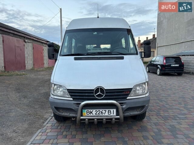 Белый Мерседес Sprinter, объемом двигателя 2.15 л и пробегом 420 тыс. км за 3700 $, фото 1 на Automoto.ua